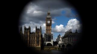 Saacadda Big Ben waxa ay ka mid tahay astaamaha rasmiga ah ee London
