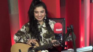 Mon Laferte en BBC Mundo.