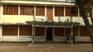 ভারতীয় উপমহাদেশের প্রাচীনতম পাঠাগারগুলোর একটি যশোরের পাবলিক লাইব্রেরি।