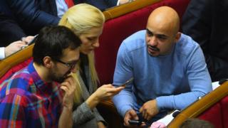 Лещенко, Заліщук та Найєм давно критикують дії фракції БПП, як і президента Петра Порошенка, але вийти з фракції вирішили лише за кілька місяців осінніх парламентських виборів