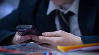Çocuk ve cep telefonu