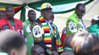 Zimbabwean President Emmerson Mnangagwa (C) greets members of the public before addressing thousands of supporters who had gathered at White City Stadium in Bulawayo, Zimbabwe, 23 June 2018.