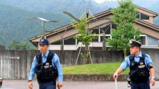 事件のあった相模原市緑区の「津久井やまゆり園」(26日)