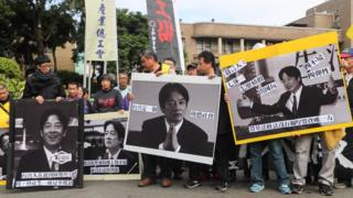 台灣勞工團體強烈不滿行政院修改《勞動基凖法》放寬加班時限、輪班間隔時間。