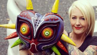 Artist Griffon Ramsey on the appeal of chainsaw carving - BBC News