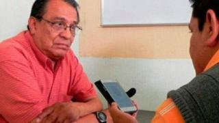 Maximino Rodríguez siendo entrevistado