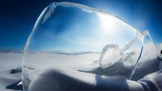 Hielo en un lago
