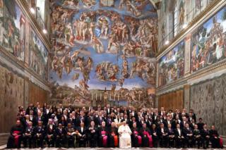 Roma Papası Francis Sistine kapellasında Vatikanın xarici ölkələrdə səfirləri ilə birgə şəkil çəkdirib.