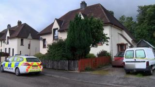 Na Poilis aig làrach na h-ionnsaigh