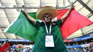 Un supporter mexicain fier de la victoire de son équipe devant la Corée du Sud.
