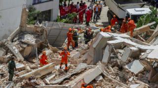 Bombeiros procuram sobreviventes no edifício Andrea