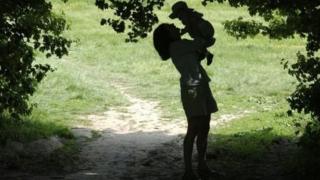 llun mam a babi