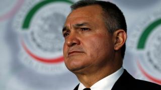 Genaro García Luna assiste à une réunion avec la Commission des droits de l'homme au Sénat à Mexico 29 novembre 2012