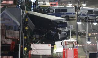 Lokasi truk yang menabrak alun-alun Breitscheidplatz dekat Kurfuerstendamm di barat Berlin, Jerman, 19 Desember 2016