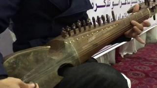 ادبي بهيرونه او ټولنې وايي فعاليتونو يې ځوانان بوخت ساتلي، دا او ډېر نور د دې اوونۍ هنري شېبو کې.