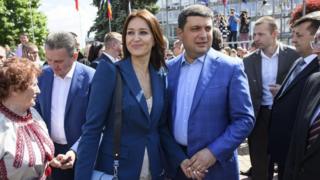 Володимир Гройсман і його дружина Олена оприлюднили декларації