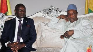 Le Président de la Guinée Bissau, José Mario Vaz, reçu à Conakry par son homologue guinéen Alpha Condé, le 2 octobre 2016.