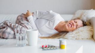 Mujer con dolor abdominal