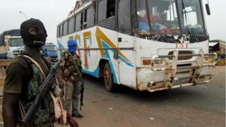 Ciidammada ayaa Ivory Coast oo dhan ka dhigayay jidgooyooyin