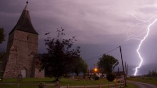 Violent storm sweeps across south east of England - BBC News