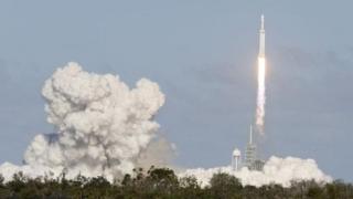 Falcon Heavy ракетасы Флорида штатындагы Кеннеди космостук борборунан ийгиликтүү учту