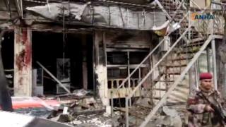 Снимок экрана с видео, опубликованным сирийским курдским агентством новостей Hawar (ANHA), показывающим последствия взрыва бомбы смертником в Манбидже, Сирия (16 января 2019 года)