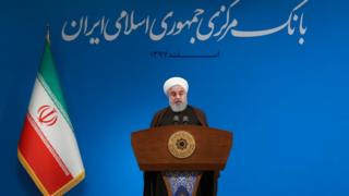 حسن روحانی در جلسه امروز از آقای ظریف، زنگنه و همتی به عنوان خط مقدم مقابله با تحریمها تشکر کرد