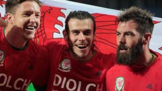 Wayne Hennessey, Gareth Bale a Joe Ledley