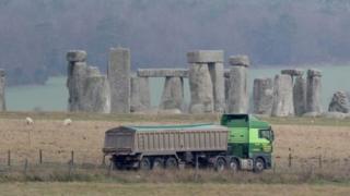 Một dự án táo bạo 1,4 tỷ bảng Anh với tuyến hầm khoan sâu chỉ cách Stonehenge vài trăm mét về phía nam sắp được triển khai.