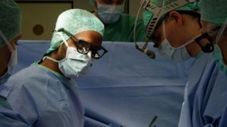 போரிலிருந்து ஜெர்மனிக்கு தப்பிச்சென்று மருத்துவராகி சாதனைப் படைத்த உமேஸ்வரன்