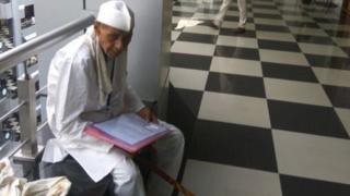 वृद्ध शेतकरी धर्मा पाटील