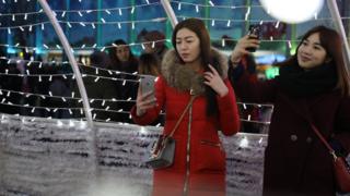 Борбордук аянт кечиндеси шаардыктарды жана коноктордун сейилдеп, эс алган негизги жайына айланды.
