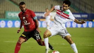 Les Chevaliers blancs de Zamalek, leaders du championnat égyptien, sont talonnés par les Diables rouges d'Al-Ahly.