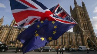 Флаги Великобритании и ЕС на Вестминстере