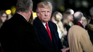 Donald Trump participa de cerimônia