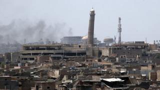 Les djihadistes du groupe Etat islamique ont fait exploser mercredi le minaret penché, symbole de la ville de Mossoul et la mosquée adjacente, selon un général irakien.