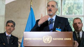 The head of the Syrian government's delegation, Bashar al-Jaafari, speaks to reporters in Geneva (16 March 2016)