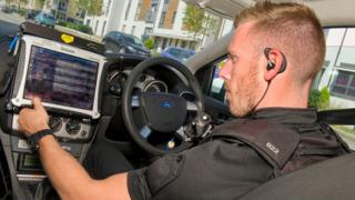 Agente policial en Bristol, Inglaterra