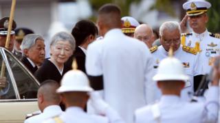 日本天皇夫婦抵達泰國