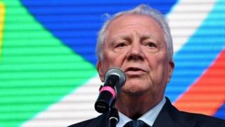 Vitaly Smirnov yagenywe na prezida w'uburusiya president Vladimir Putin ngo asubiremwo urwego rujejwe kugwanya abakoresha imiti yongereza inguvu.