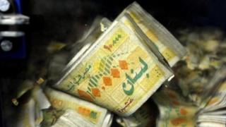 "إهانة" علم لبنان والأرزة في مجلة بريطانية يثير حفيظة اللبنانيين