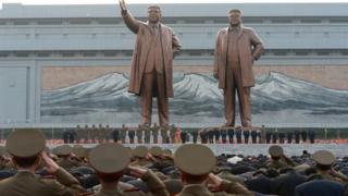 Статуи Ким Ир Сена и Ким Чен Ира в Пхеньяне