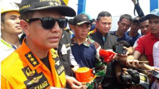 Kepala Basarnas Muhammad Syaugi menjelaskan ditemukannya kotak hitam.