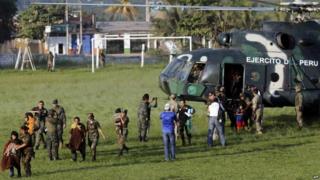 Заложники Сендеро Луминосо, спасенные перуанской армией