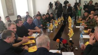 Представители вооруженных отрядов ДНР и ЛНР