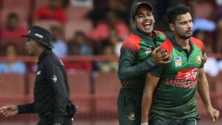 সামনে থেকেই নেতৃত্ব দিয়েছেন মাশরাফি বিন মর্তুজা