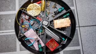 Инструменты для компьютера IBM Q System One
