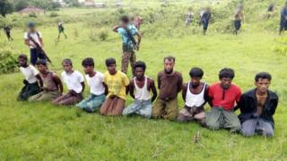 Десять человек рохинджи, прежде чем они были убиты в гостинице Дин