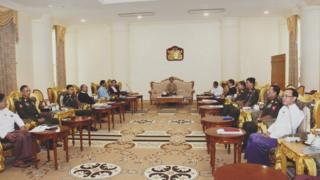 ရခိုင် အရေး,အရပ်ဘက် , စစ်ဘက် , လွှတ်တော်,