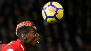 Umukinnyi Paul Pogba wa Manchester United ari mu bajya bakinisha umutwe